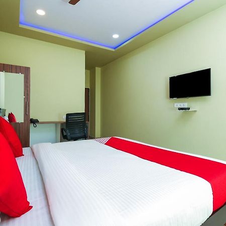 Oyo 27902 Center Point The Hotel Visakhapatnam Buitenkant foto