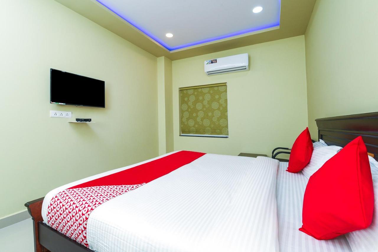 Oyo 27902 Center Point The Hotel Visakhapatnam Buitenkant foto