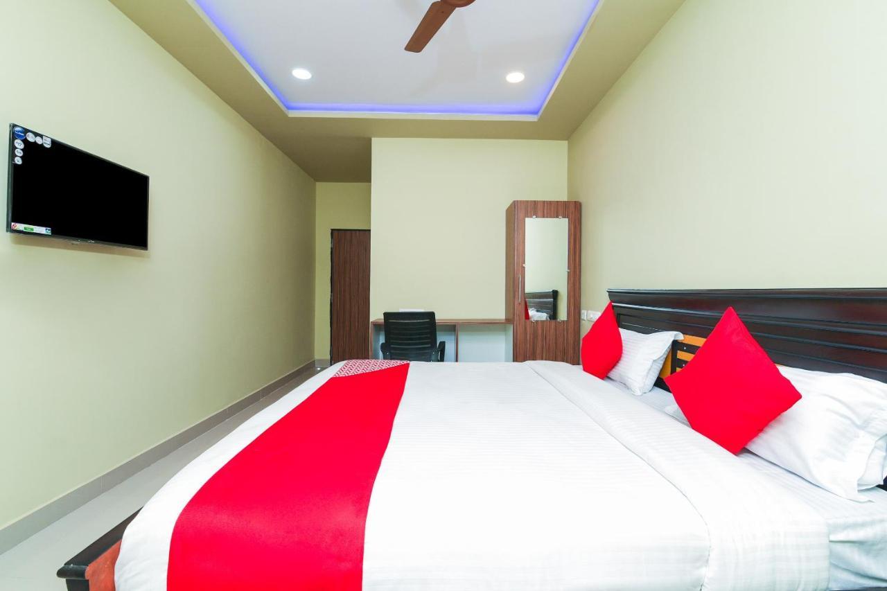 Oyo 27902 Center Point The Hotel Visakhapatnam Buitenkant foto
