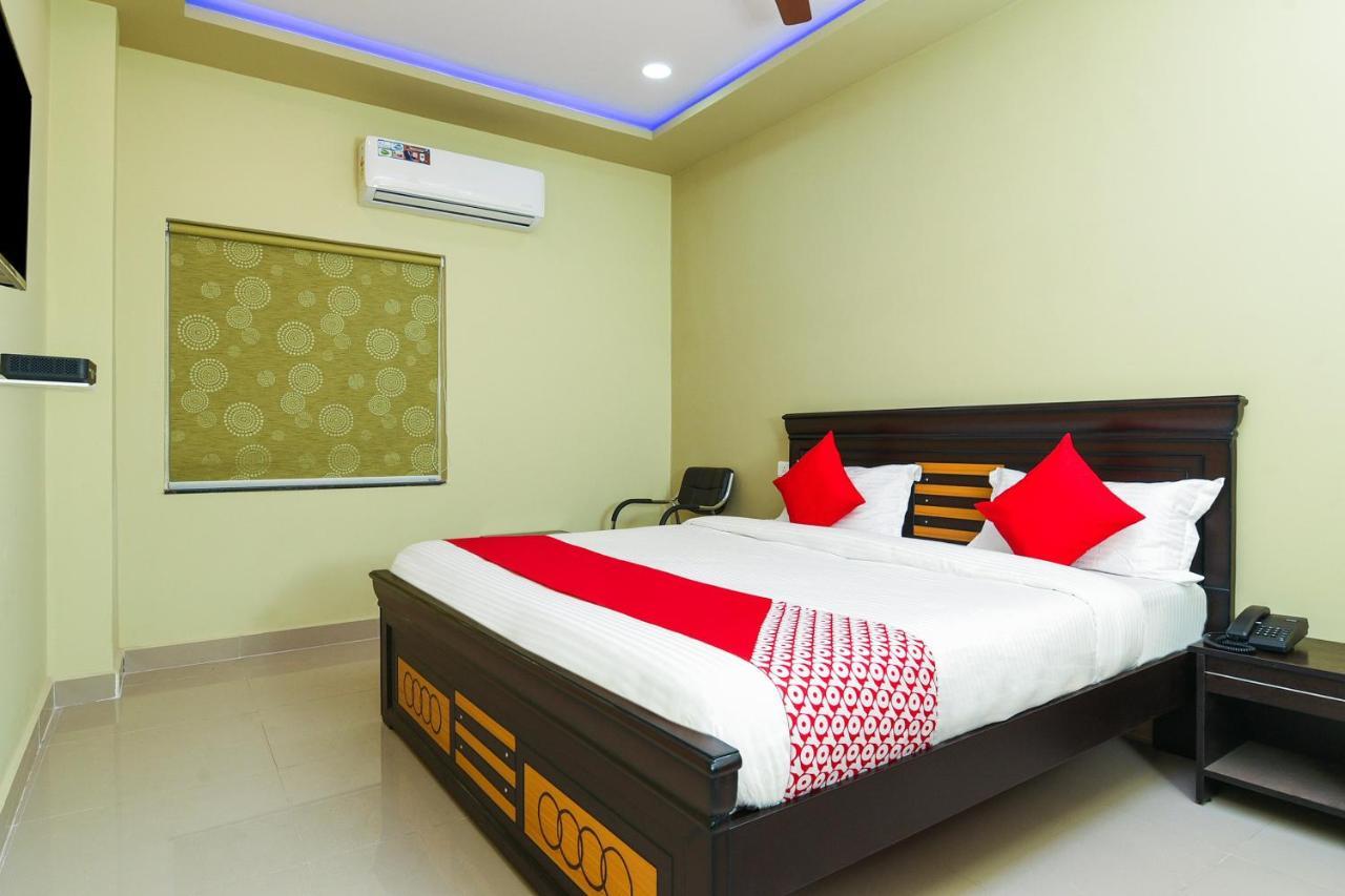 Oyo 27902 Center Point The Hotel Visakhapatnam Buitenkant foto